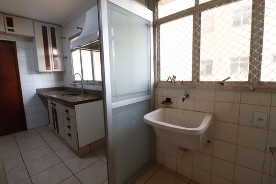Área de serviço  de apartamento para alugar com 3 quartos, 100m² em Centro, Ribeirão Preto