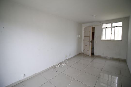 Sala de apartamento para alugar com 2 quartos, 52m² em Taquara, Rio de Janeiro