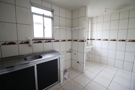 Cozinha de apartamento para alugar com 2 quartos, 52m² em Taquara, Rio de Janeiro