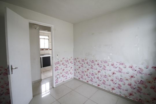 Quarto 1 de apartamento para alugar com 2 quartos, 52m² em Taquara, Rio de Janeiro