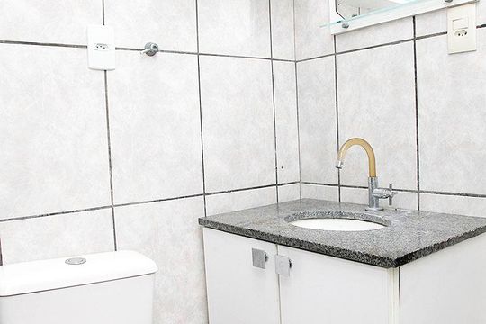 Banheiro de apartamento para alugar com 1 quarto, 38m² em Menino Deus, Porto Alegre