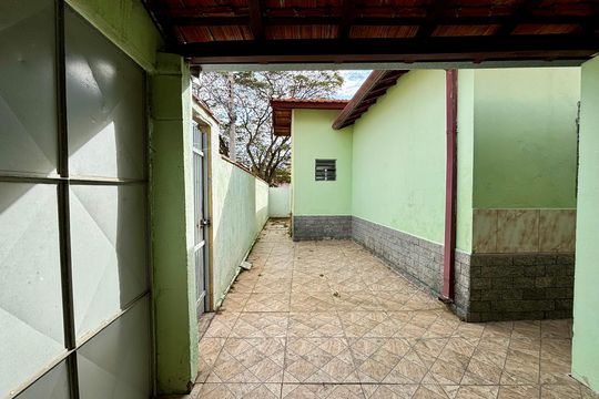 Área externa de casa para alugar com 3 quartos, 250m² em Jardim Del Rey, São José dos Campos