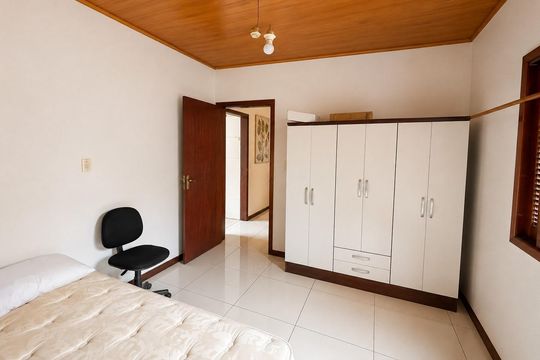 Quarto de casa para alugar com 2 quartos, 350m² em Sarandi, Porto Alegre