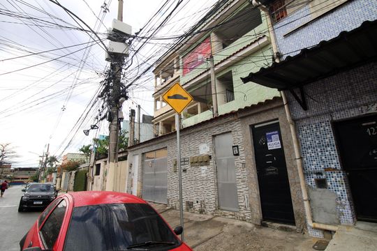 Fachada de kitnet/studio para alugar com 1 quarto, 25m² em Parada de Lucas, Rio de Janeiro