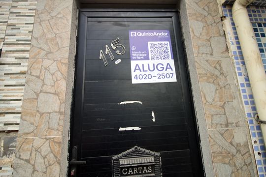 Placa de kitnet/studio para alugar com 1 quarto, 25m² em Parada de Lucas, Rio de Janeiro
