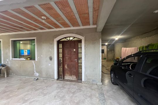 Fachada de casa à venda com 4 quartos, 300m² em Carajás, Contagem