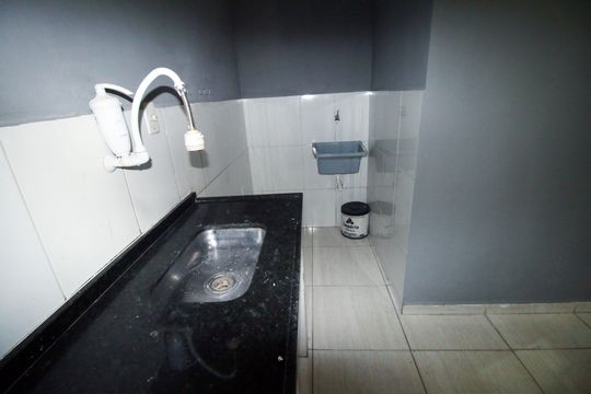 Cozinha e Área de Serviço de kitnet/studio para alugar com 1 quarto, 25m² em Parada de Lucas, Rio de Janeiro