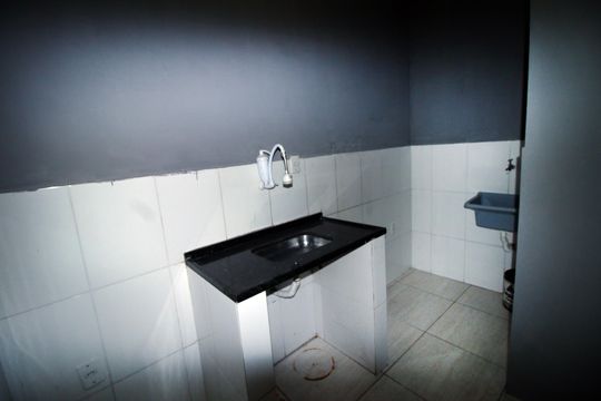Cozinha de kitnet/studio para alugar com 1 quarto, 25m² em Parada de Lucas, Rio de Janeiro