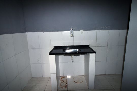 Cozinha de kitnet/studio para alugar com 1 quarto, 25m² em Parada de Lucas, Rio de Janeiro