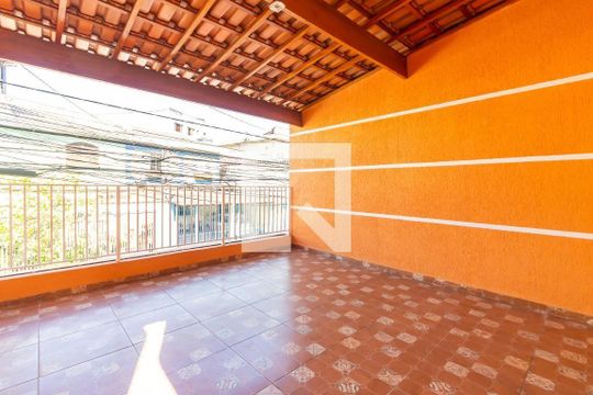 Área externa de casa para alugar com 3 quartos, 125m² em Santo Antônio, Osasco