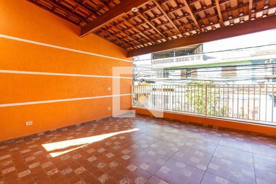 Área externa de casa para alugar com 3 quartos, 125m² em Santo Antônio, Osasco