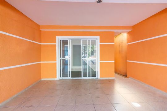 Área externa de casa para alugar com 3 quartos, 125m² em Santo Antônio, Osasco