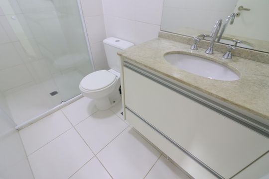 Banheiro de apartamento à venda com 1 quarto, 40m² em Umuarama, Osasco