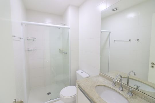 Banheiro de apartamento à venda com 1 quarto, 40m² em Umuarama, Osasco