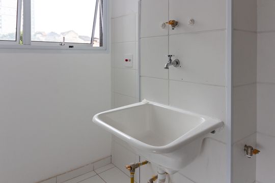 Cozinha e área de serviço de apartamento à venda com 2 quartos, 42m² em Vila Rosalia, Guarulhos