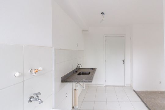 Cozinha e área de serviço de apartamento à venda com 2 quartos, 42m² em Vila Rosalia, Guarulhos