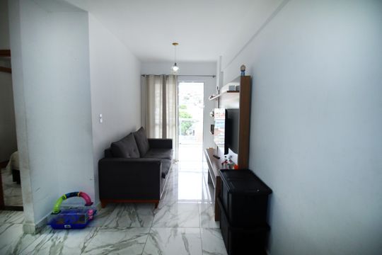 Sala de apartamento à venda com 2 quartos, 55m² em Olaria, Rio de Janeiro