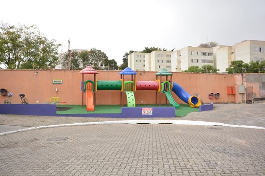 Casa à venda com 4 quartos, 50m² em Jardim Ubirajara, São Paulo