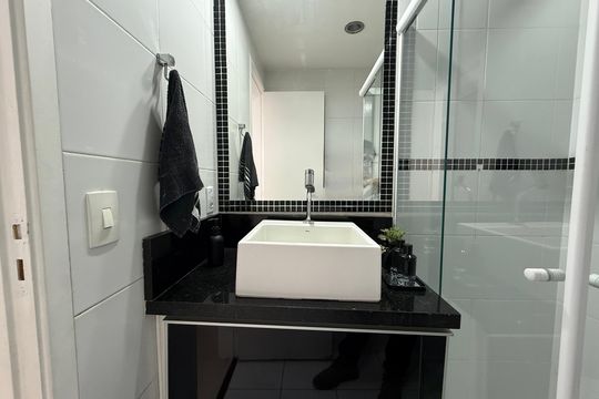 Banheiro de apartamento à venda com 2 quartos, 56m² em Parque Novo Mundo, São Paulo