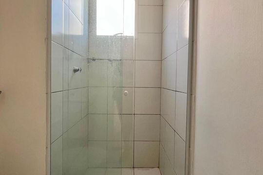 Banheiro de apartamento para alugar com 2 quartos, 41m² em Vila Marieta, Campinas