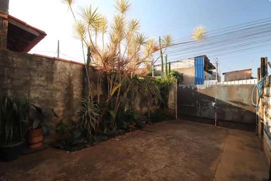 Garagem de casa para alugar com 2 quartos, 70m² em São Jorge, Uberlândia
