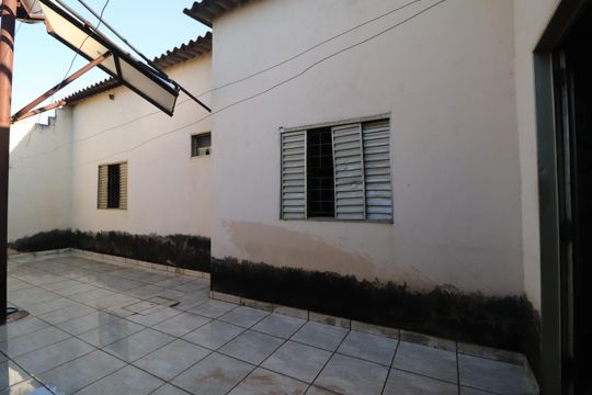 Fachada de casa para alugar com 2 quartos, 70m² em São Jorge, Uberlândia
