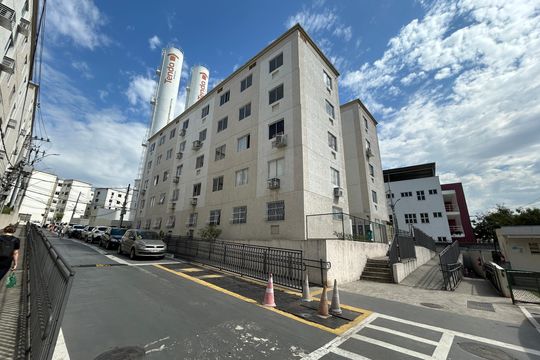 Fachada do bloco de apartamento para alugar com 2 quartos, 42m² em Madureira, Rio de Janeiro