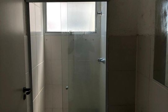 Banheiro de apartamento à venda com 2 quartos, 45m² em Gardênia Azul, Rio de Janeiro