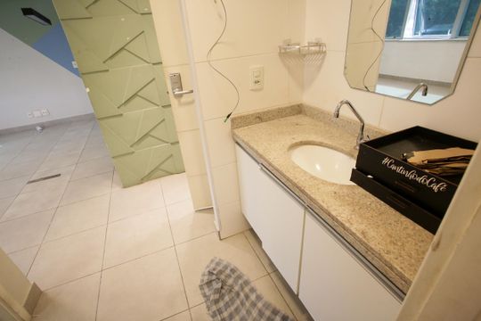 Banheiro de kitnet/studio para alugar com 1 quarto, 70m² em Pechincha, Rio de Janeiro