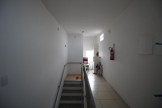 Corredor de apartamento à venda com 3 quartos, 96m² em Sarandi, Porto Alegre