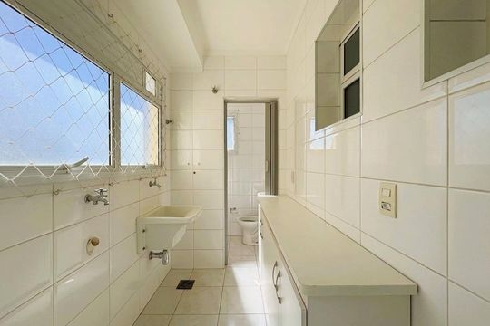 Área de serviço de apartamento para alugar com 3 quartos, 93m² em Vila Itapura, Campinas