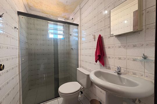Banheiro  de apartamento para alugar com 2 quartos, 52m² em Vila Camilópolis, Santo André