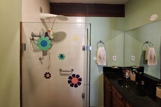 Banheiro Social de apartamento à venda com 3 quartos, 145m² em Icaraí, Niterói