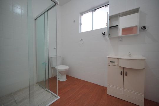 Banheiro da Suíte 1 de casa para alugar com 2 quartos, 110m² em Canto, Florianópolis