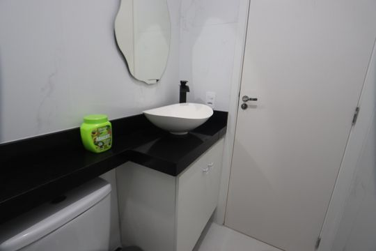 Banheiro de apartamento à venda com 2 quartos, 47m² em Vila Ema, São Paulo