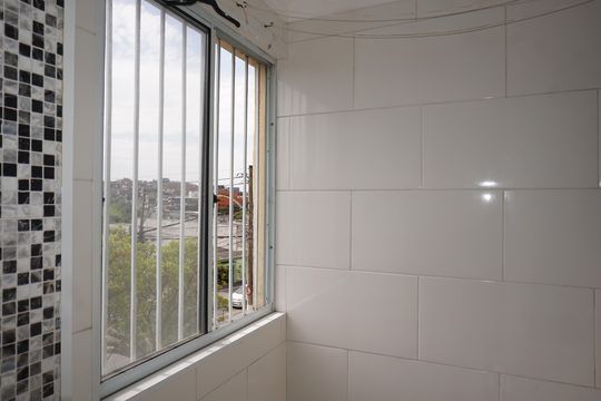 Lavanderia de apartamento para alugar com 2 quartos, 50m² em Parque Pirajussara, Embu das Artes