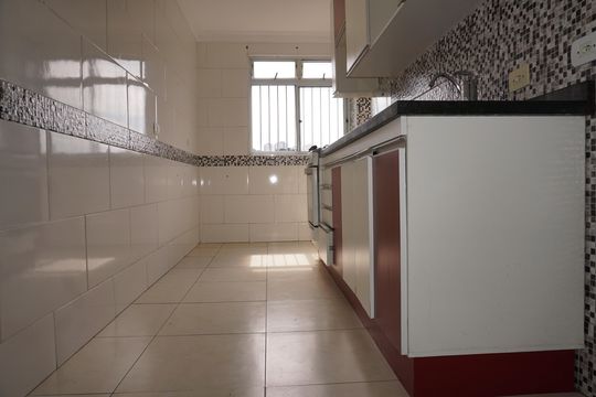 Cozinha de apartamento para alugar com 2 quartos, 50m² em Parque Pirajussara, Embu das Artes