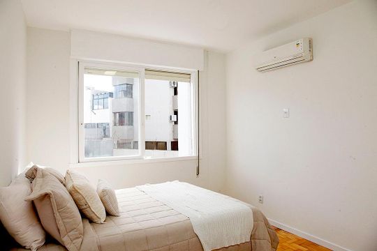Quarto 1 de apartamento à venda com 2 quartos, 79m² em Santa Cecília, Porto Alegre
