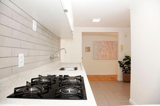 Cozinha + Área de Serviço de apartamento à venda com 2 quartos, 79m² em Santa Cecília, Porto Alegre