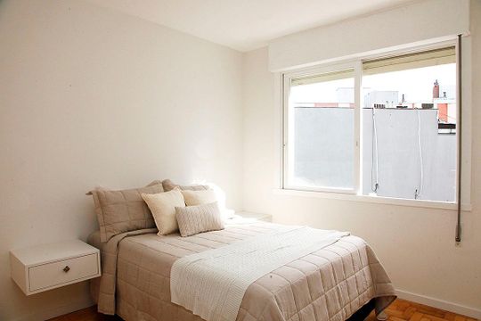Quarto 1 de apartamento à venda com 2 quartos, 79m² em Santa Cecília, Porto Alegre