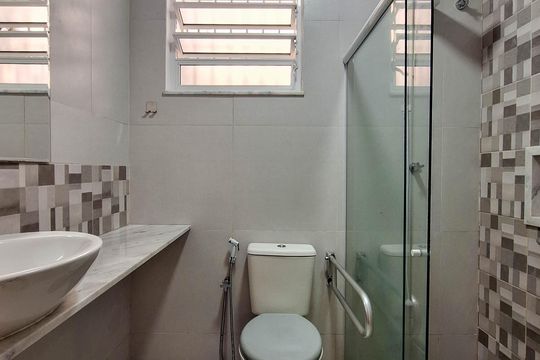 Banheiro de casa para alugar com 2 quartos, 180m² em Centro, Niterói