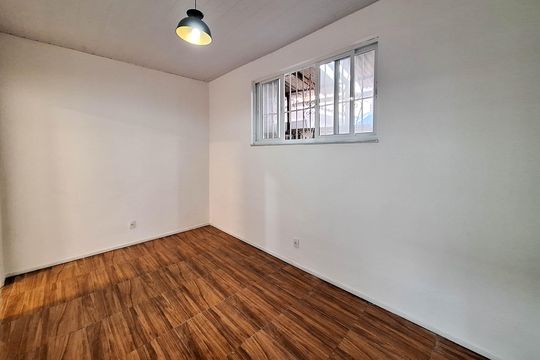 Sala 2 de casa para alugar com 2 quartos, 180m² em Centro, Niterói