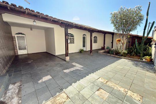 Garagem de casa à venda com 4 quartos, 300m² em Betania, Contagem