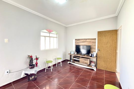 Sala de casa à venda com 4 quartos, 300m² em Betania, Contagem