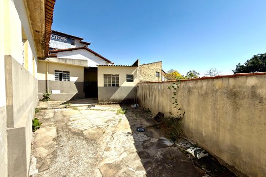 Quintal de casa à venda com 4 quartos, 300m² em Betania, Contagem