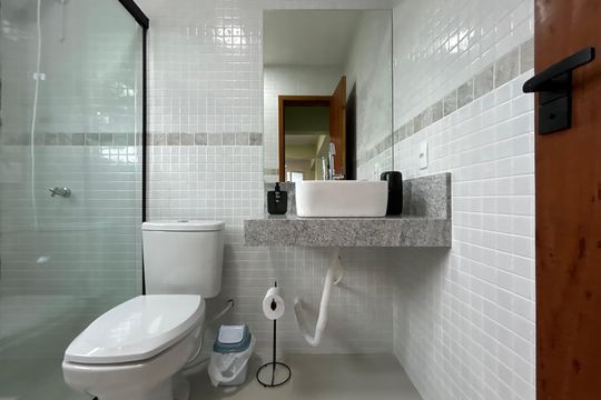 Banheiro de apartamento para alugar com 1 quarto, 42m² em Carvoeira, Florianópolis