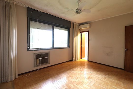 Suíte de casa à venda com 6 quartos, 453m² em Petrópolis, Porto Alegre