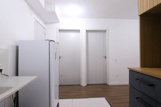 Sala/Cozinha de apartamento para alugar com 2 quartos, 35m² em Fazenda da Juta, São Paulo