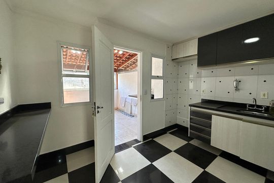 Cozinha de casa de condomínio à venda com 3 quartos, 110m² em Vila Sao Luiz (valparaizo), Barueri