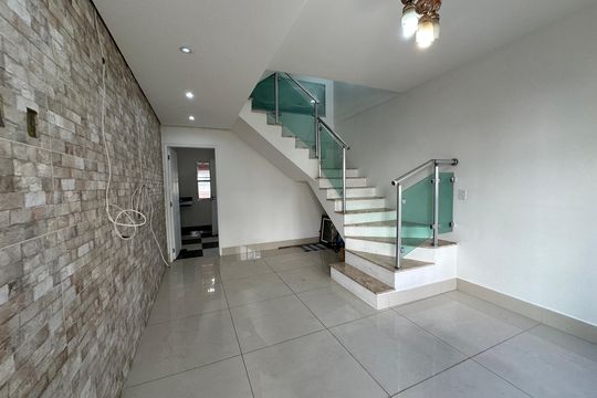 Sala de casa de condomínio à venda com 3 quartos, 110m² em Vila Sao Luiz (valparaizo), Barueri
